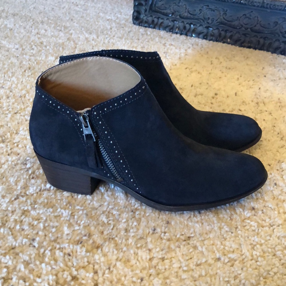 Lucky Brand Navy Blue Suede Low boots. Size 8.5